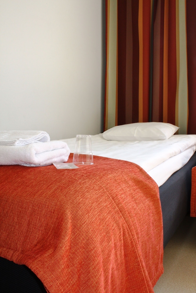Economy Twin Room, Kitchenette photo 1