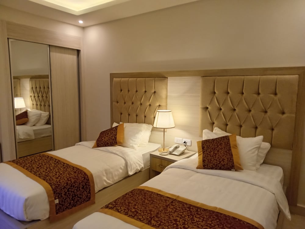 Deluxe Twin Room photo 3