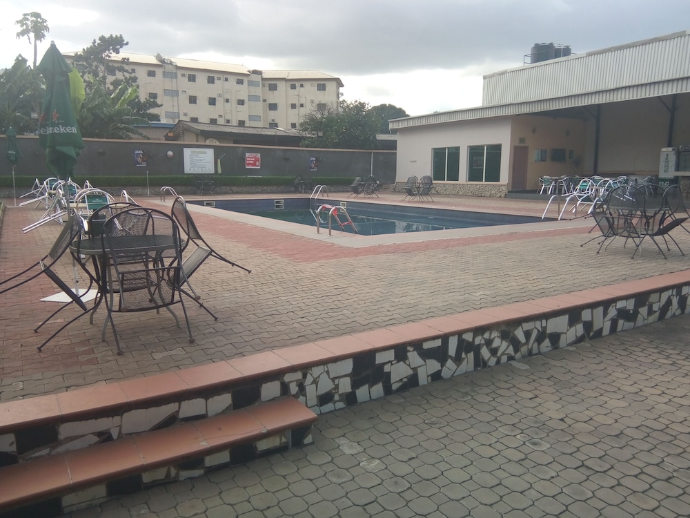 Junior Suite, 1 Queen Bed, Non Smoking, Pool View photo 3