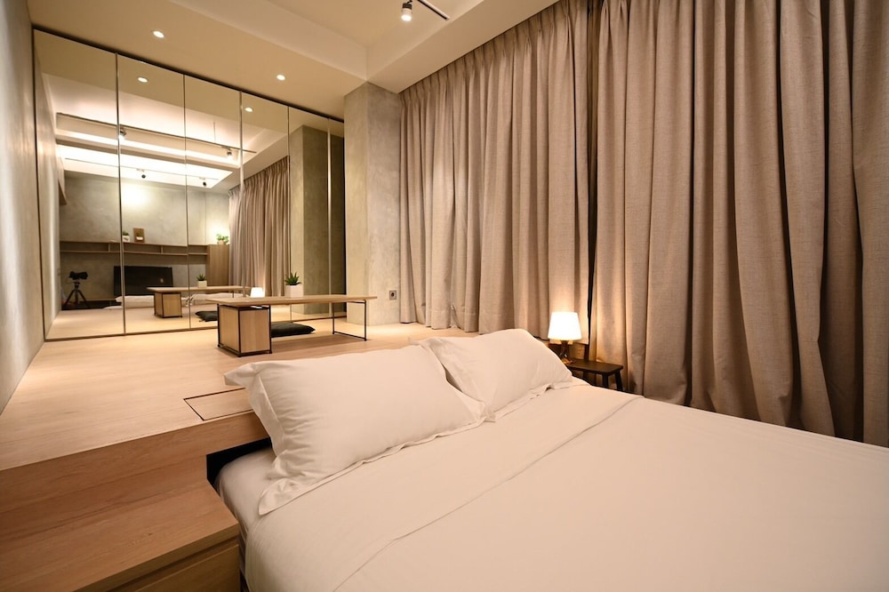 Modoru+ (Corner Wardrobe) Suite - Photo 1