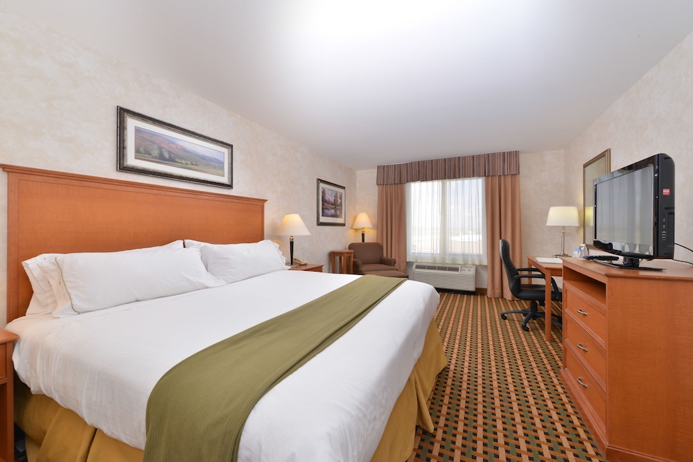 Standard Room, 1 King Bed, Accessible (Hearing, Mobility Tub) - Photo 1