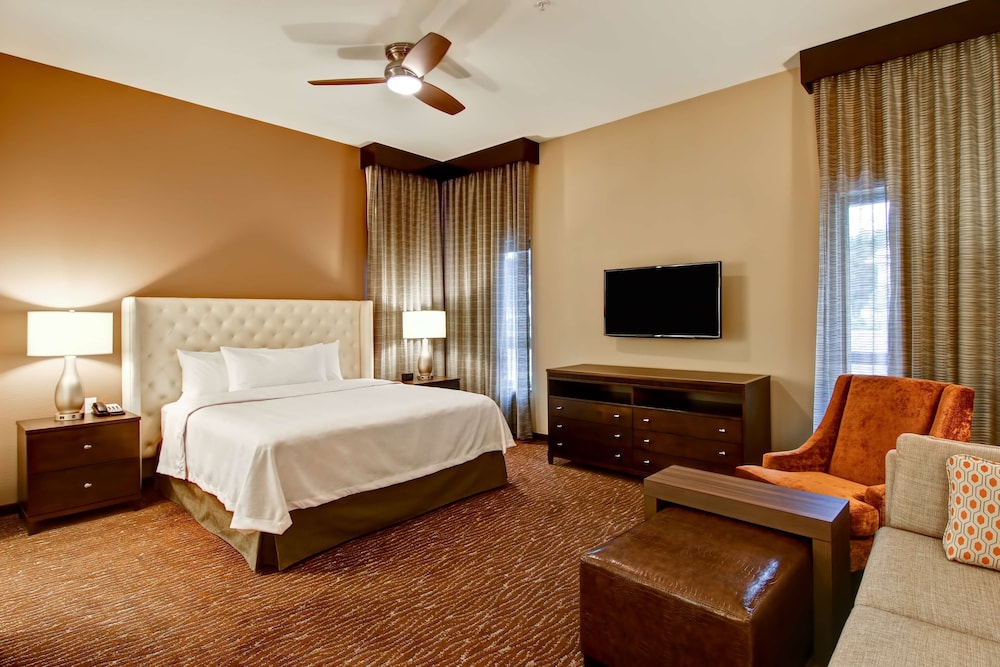 Studio, 1 King Bed, Accessible, Bathtub (Mobility & Hearing) photo 2
