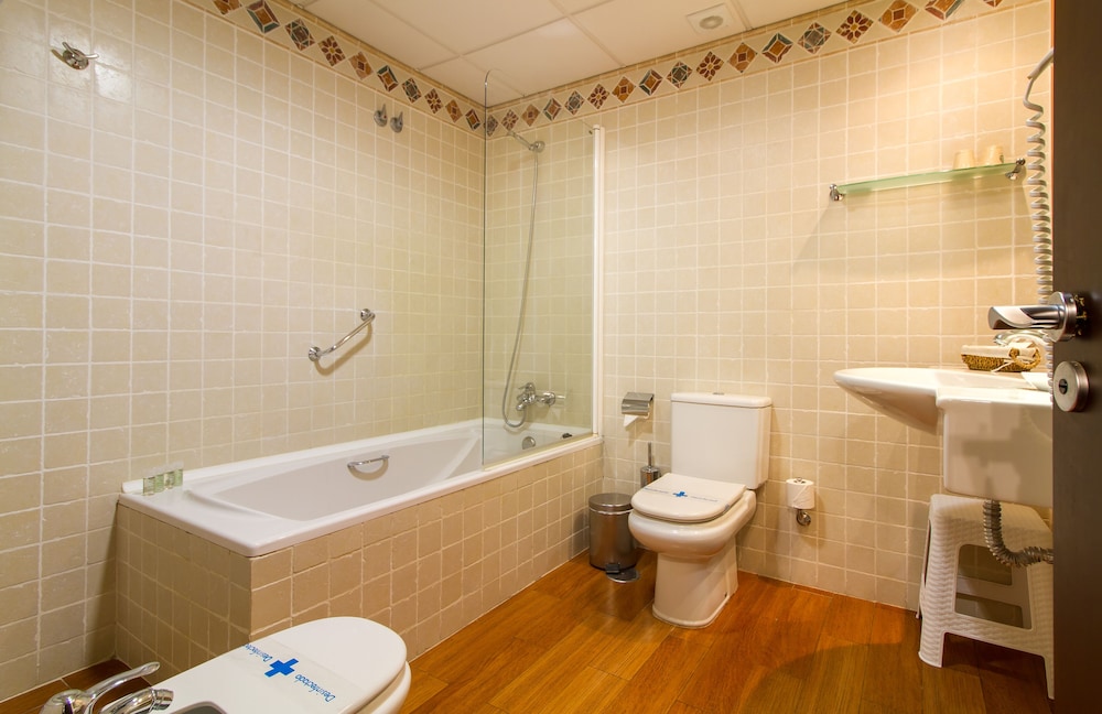 Traditional Twin Room, Balcony - Photo 10