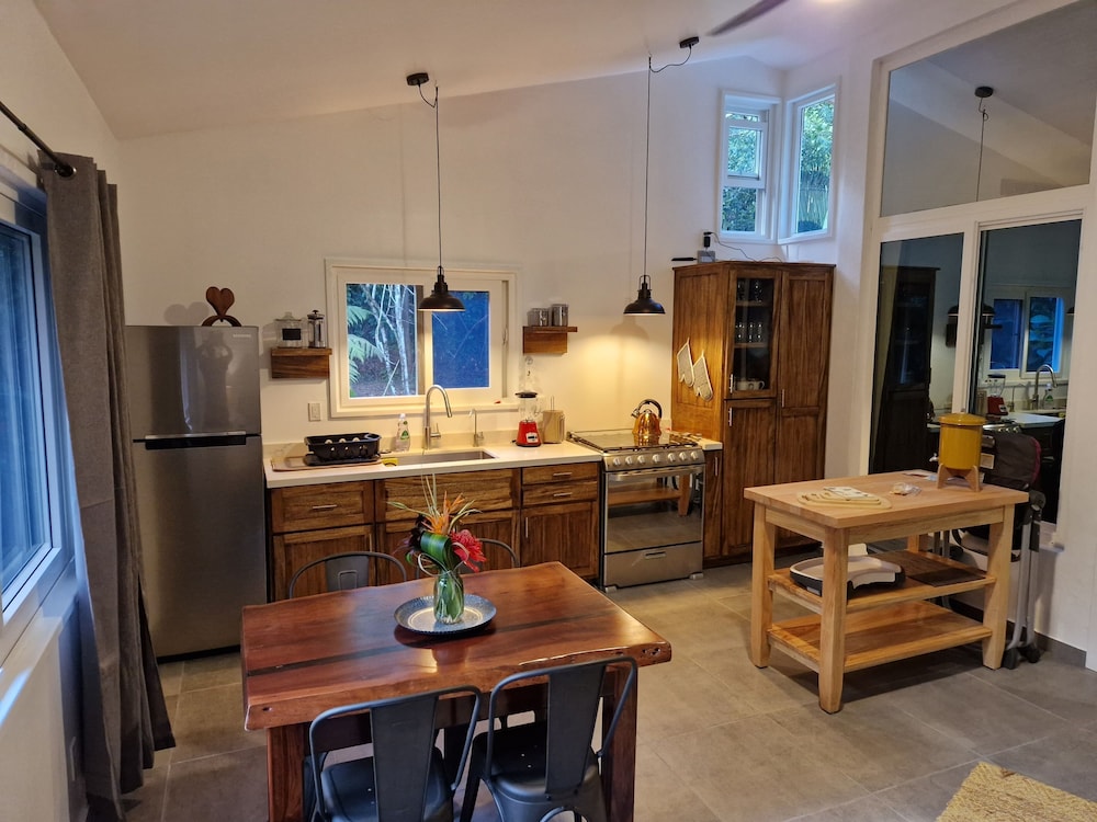 Deluxe Double Room Single Use, 1 King Bed with Sofa bed, Non Smoking, Garden View photo 3