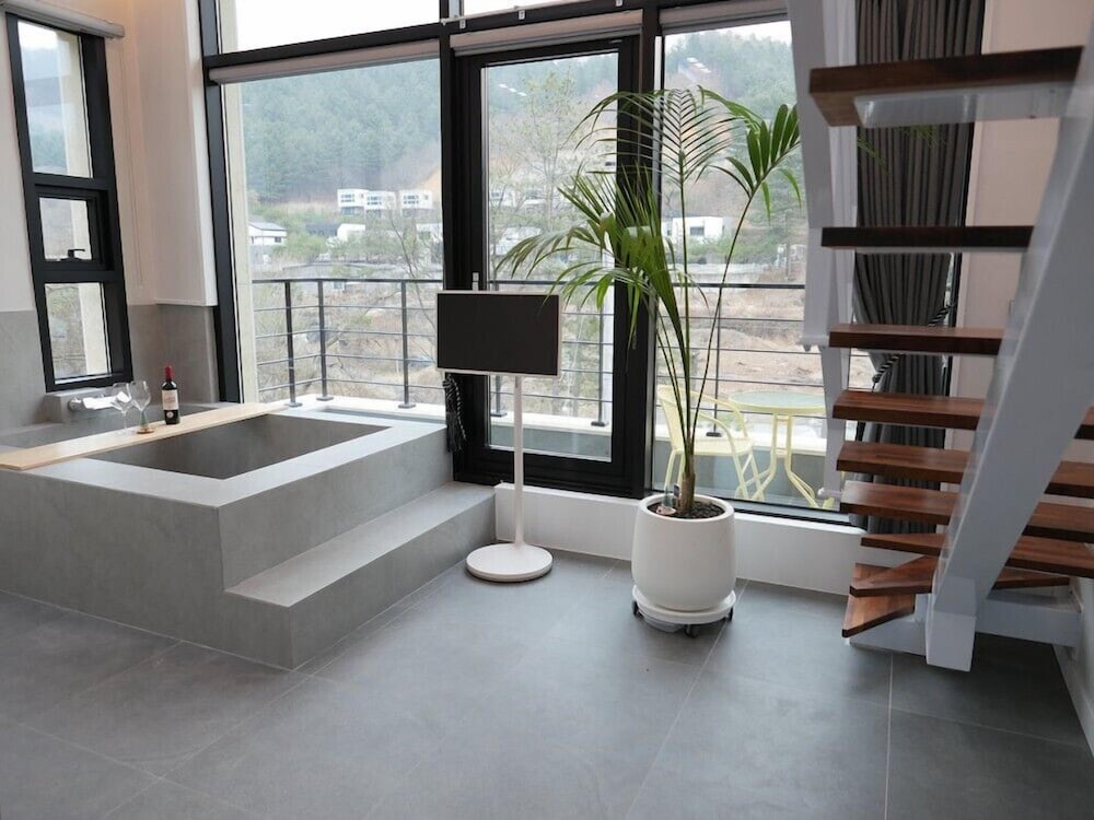 Room (203) photo 1