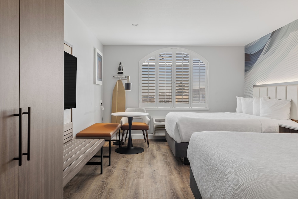 Standard Room, 2 Queen Beds - Photo 4