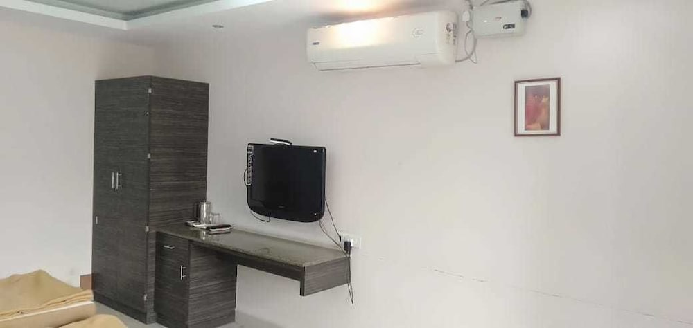 Deluxe AC Double Bed - Photo 3