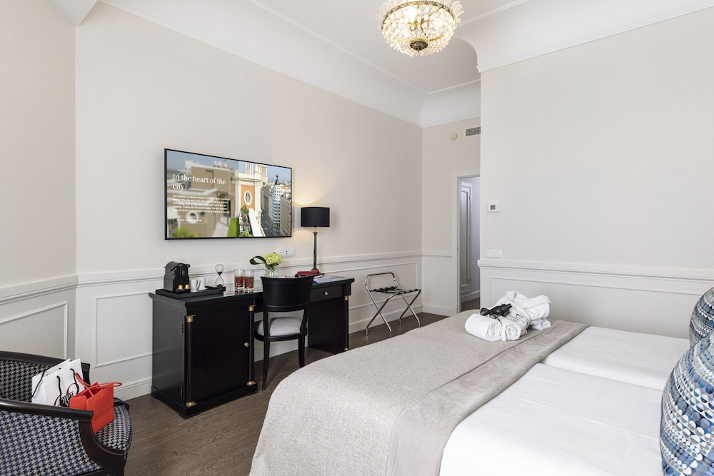 Club Room, 1 Double or 2 Twin Beds photo 3