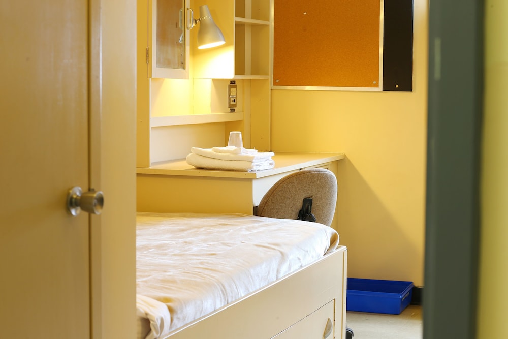 Single Room, 1 Twin Bed, Shared Bathroom