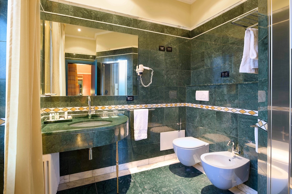 Suite - Photo 9