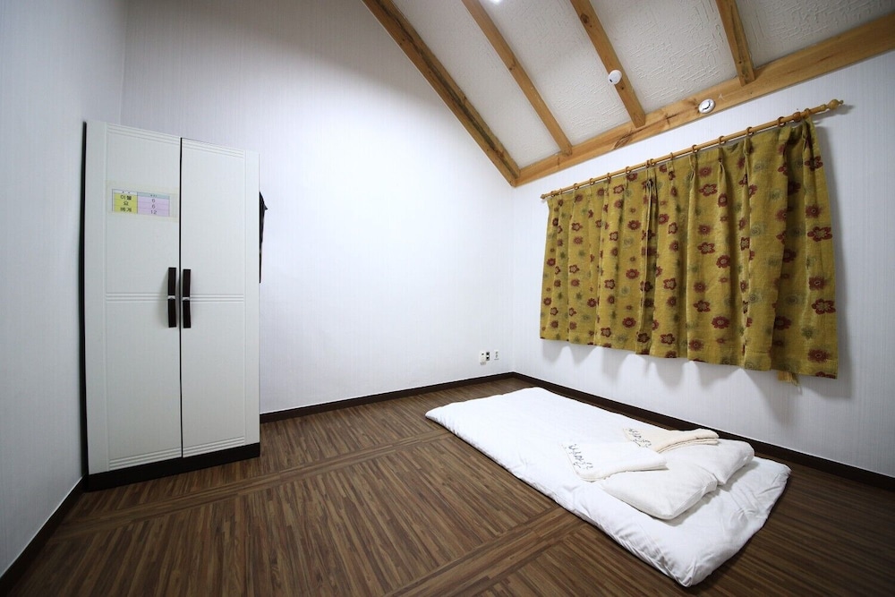 Room (F Windsor 2) photo 2