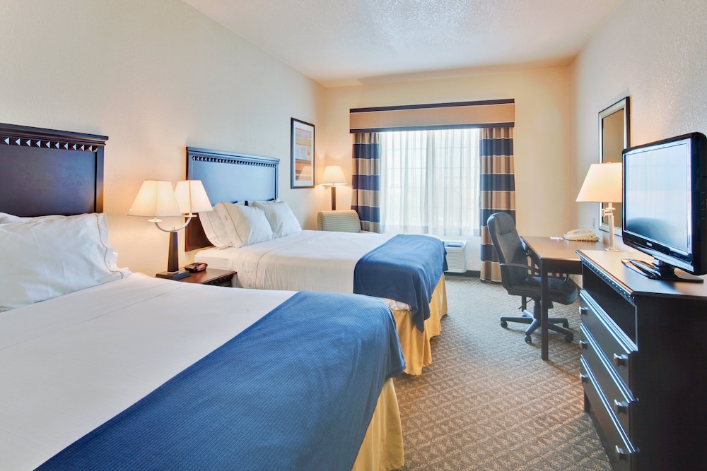 Standard Room, 2 Queen Beds - Photo 1