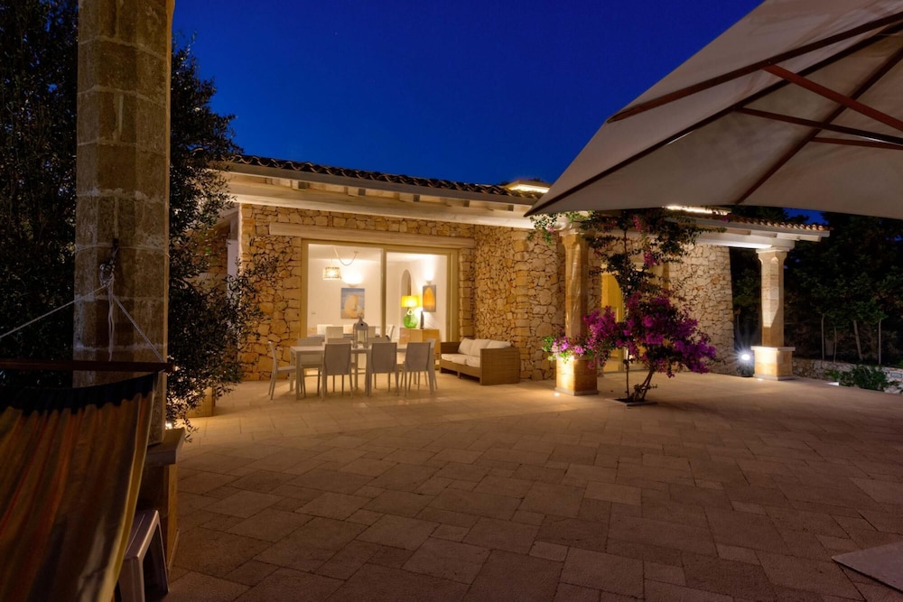 Villa photo 3