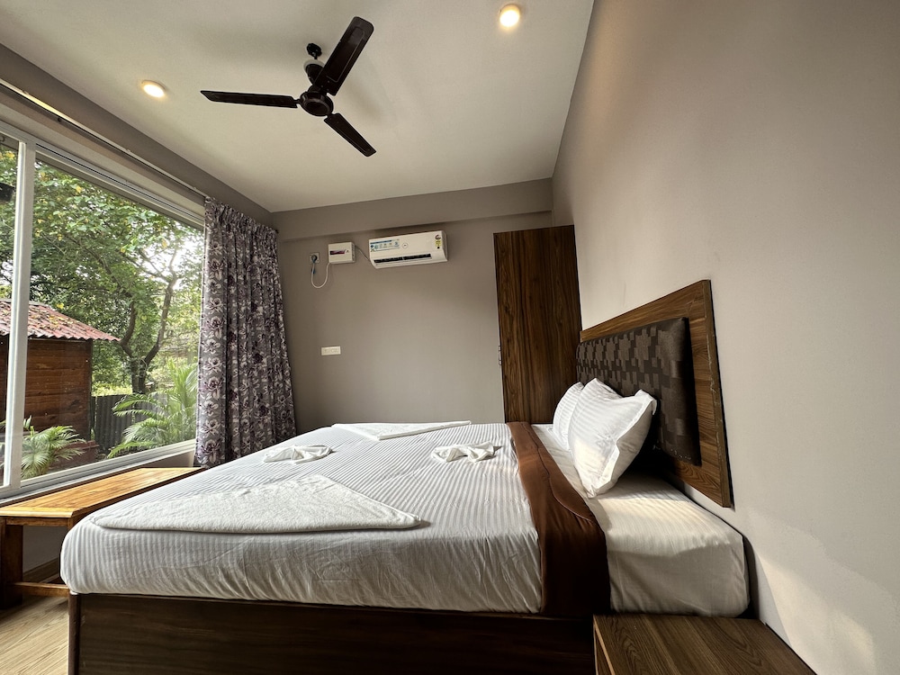 Deluxe Room - Photo 12