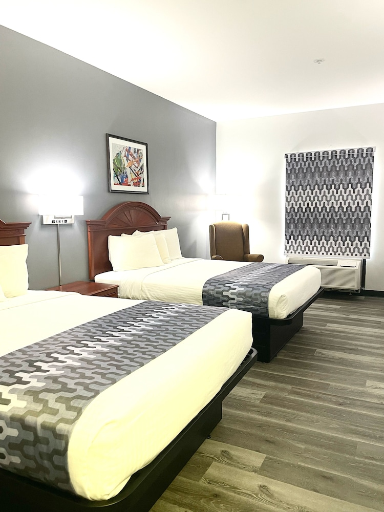 Standard Room, 2 Queen Beds photo 2