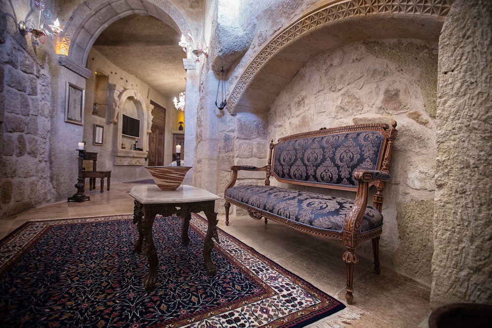 Premium Suite, 1 King Bed, Private Bathroom
