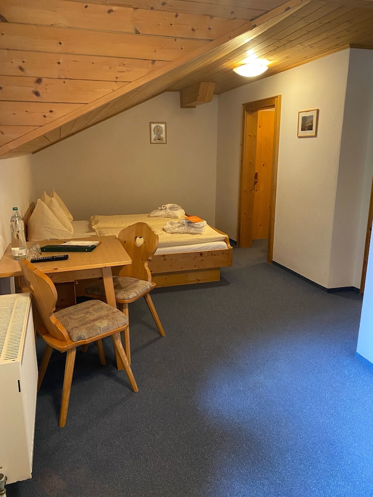 Standard Room, 1 Double Bed, Non Smoking, Mountain View photo 1