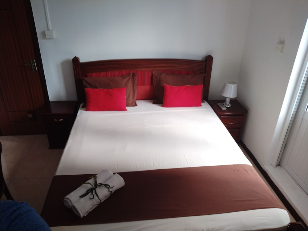 Royal Apartment, 2 Bedrooms, Non Smoking, Kitchen photo 2