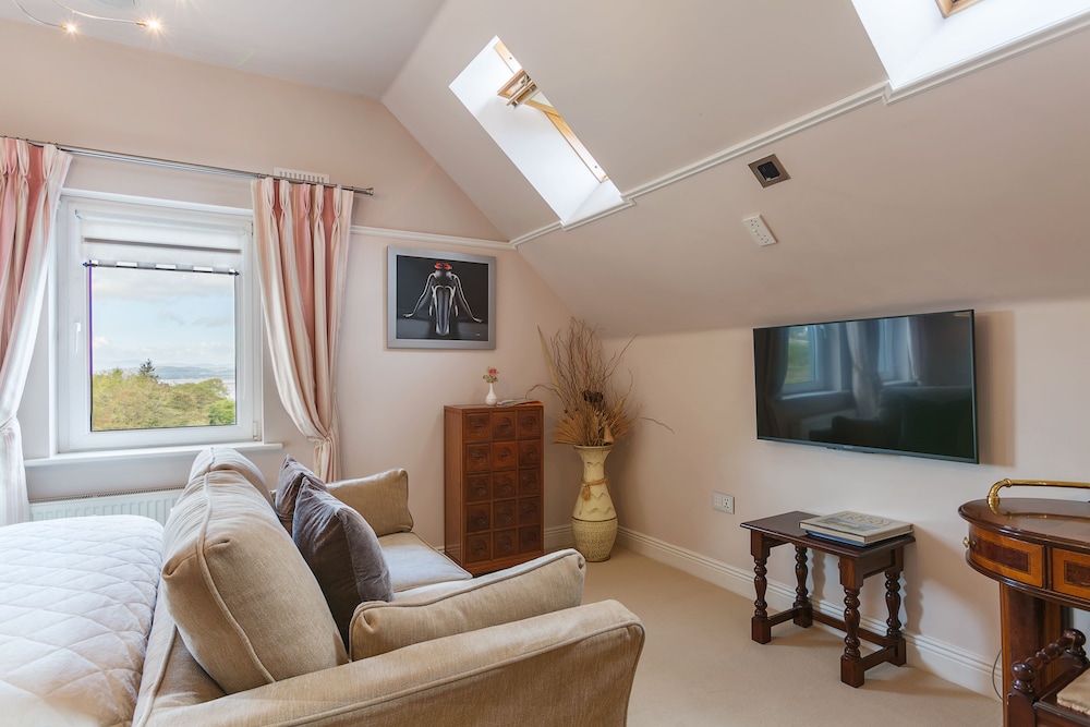 Suite, Ensuite photo 3