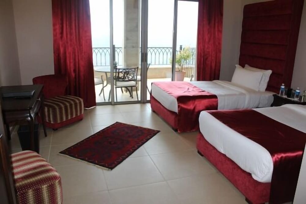 Junior Suite with Balcony photo 2