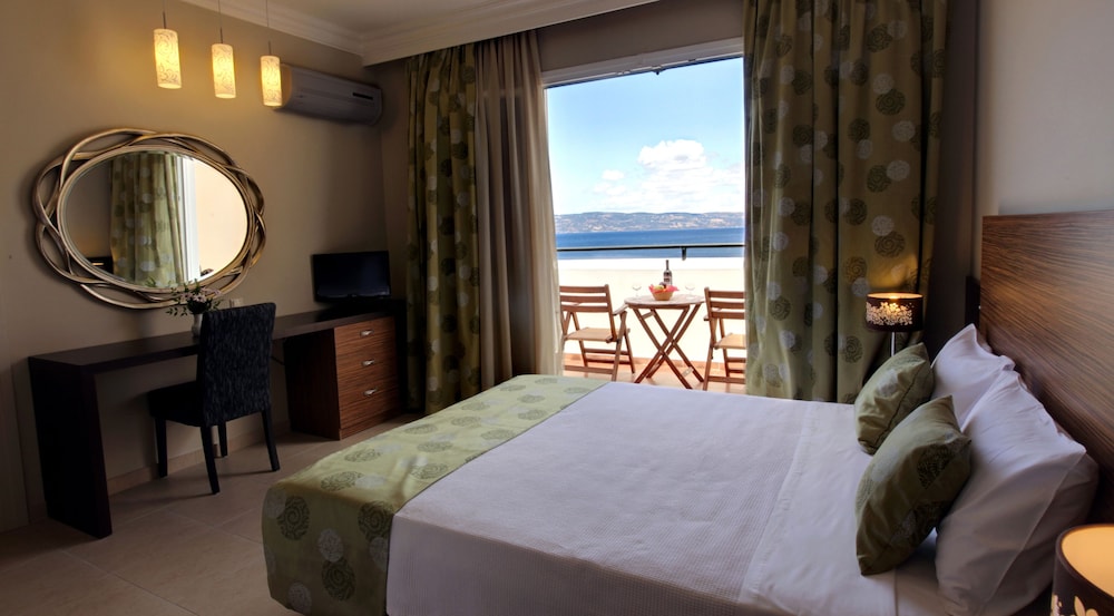 Family Room, Sea View, Poolside photo 1