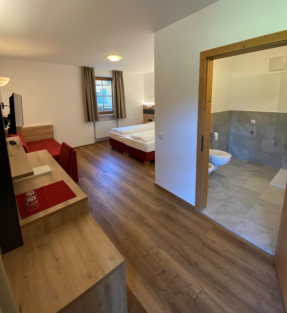 Comfort Double Room, 1 Bedroom, Balcony, Garden Area photo 2