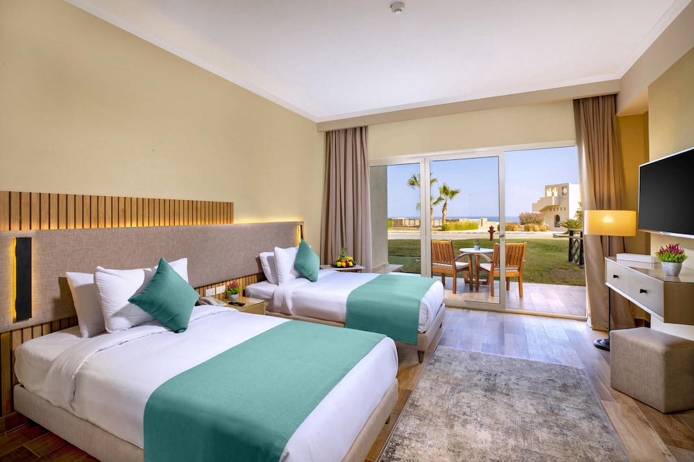 Superior Room, Partial Sea View - Photo 1