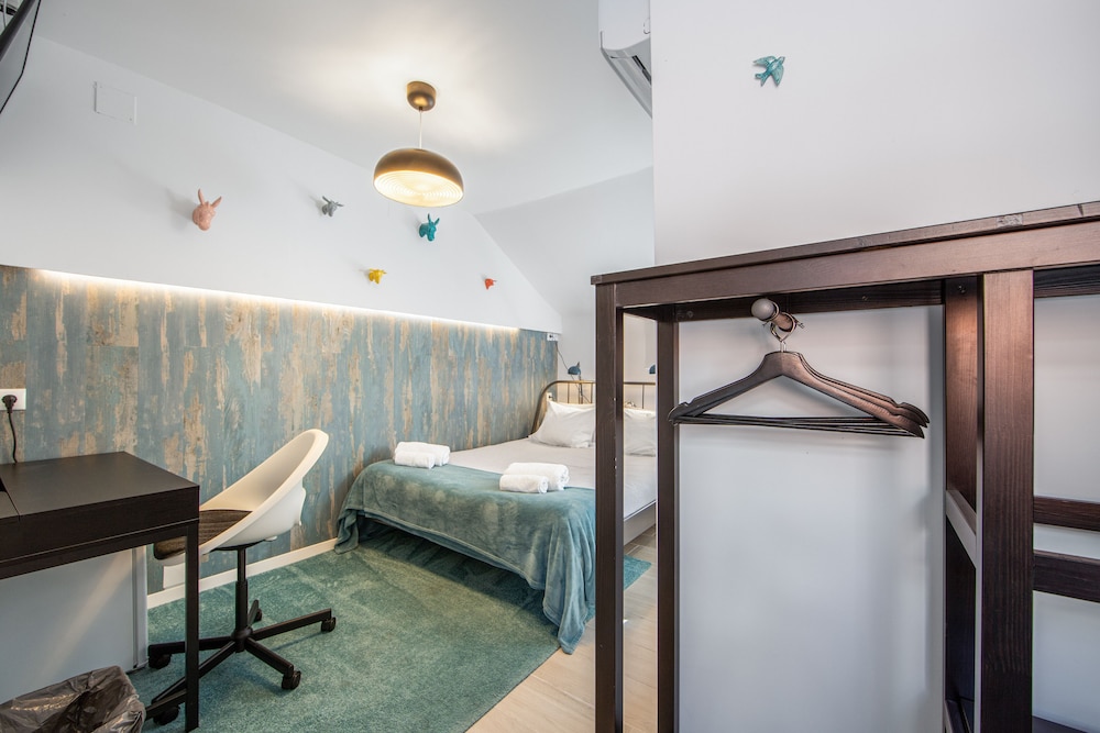 Traditional Double Room, 1 Queen Bed, Pool Access, Beachside photo 3