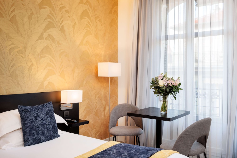 Superior Room, 1 King Bed, Non Smoking (Twin bed on request) - Photo 4
