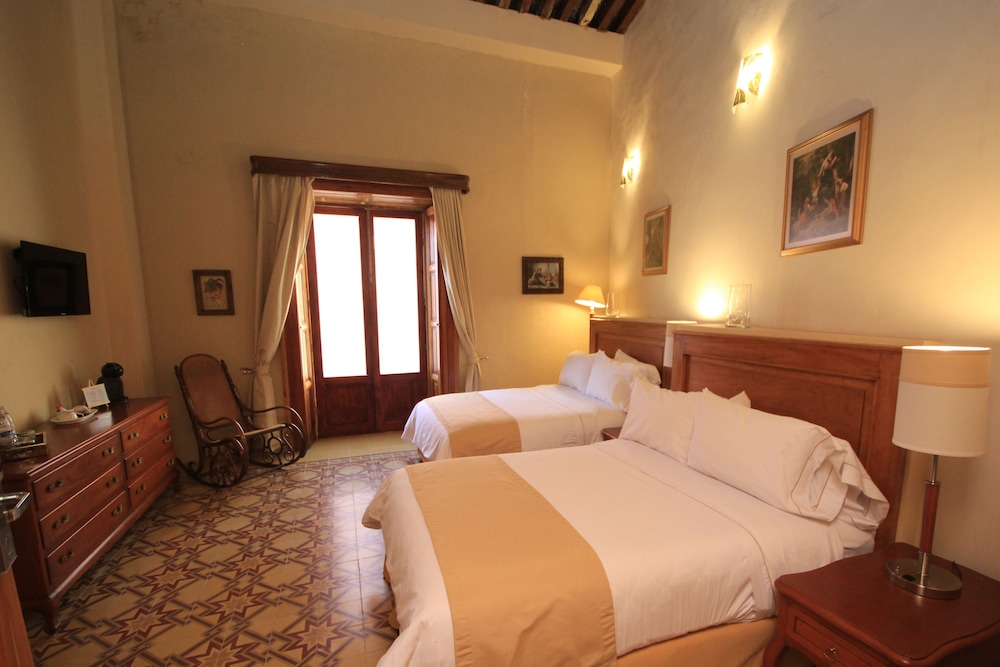 Grand Room photo 2
