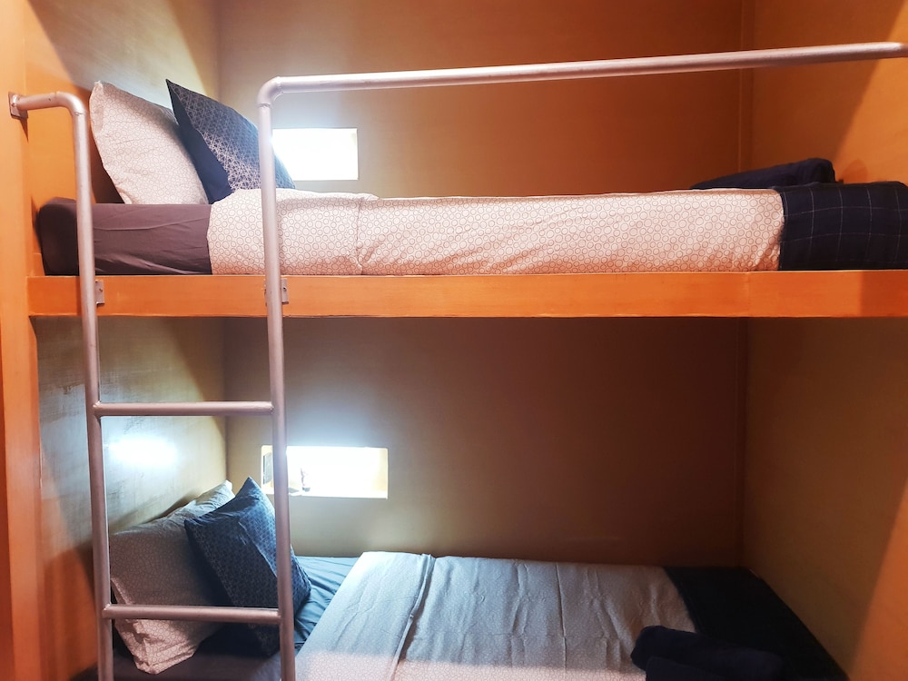 Family Room with Private Bathroom (Bunk Bed) photo 2