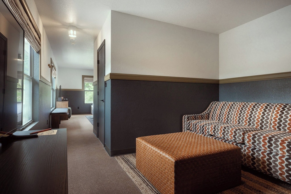 Suite (Fall Creek) - Photo 5
