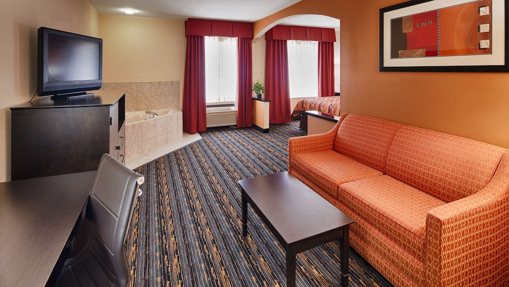 Suite, 1 King Bed, Non Smoking, Jetted Tub - Photo 1