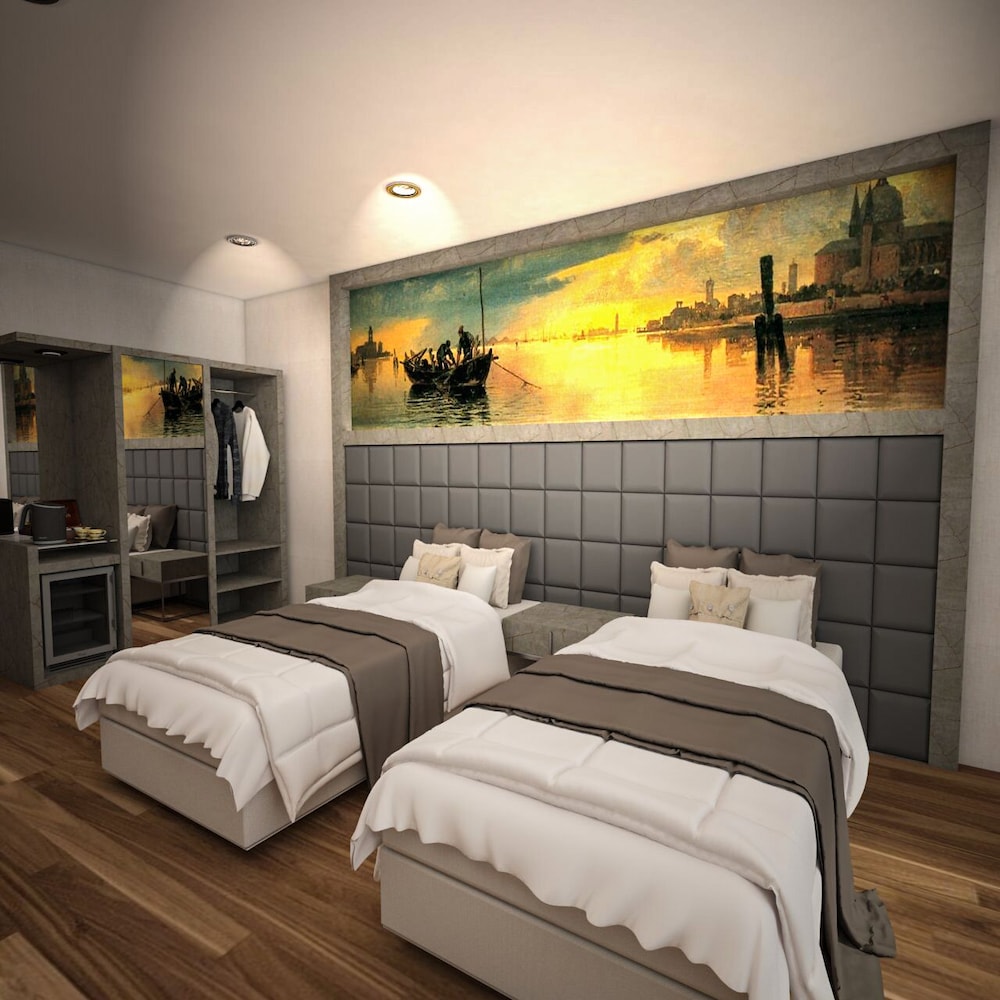 Standard Double or Twin Room photo 3