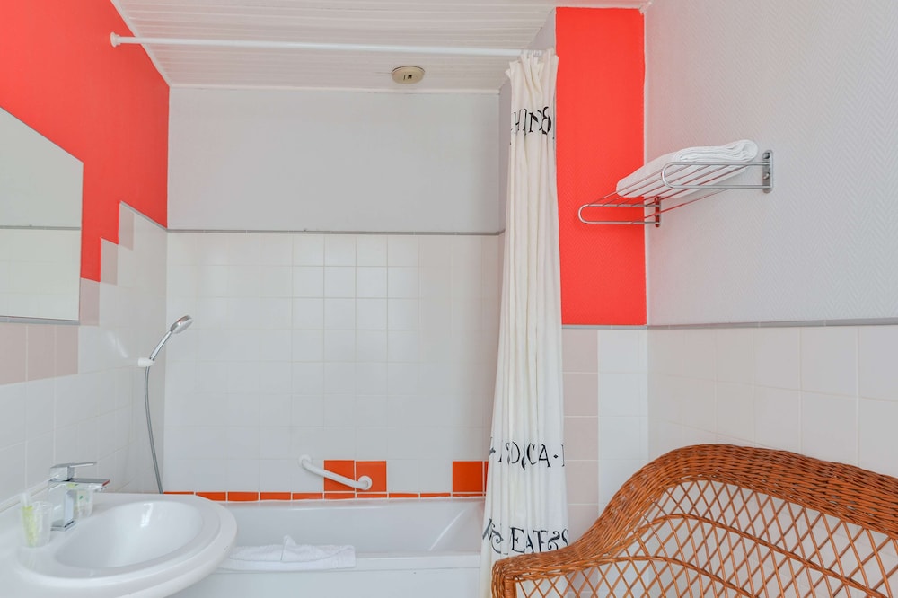Double Room - Photo 11