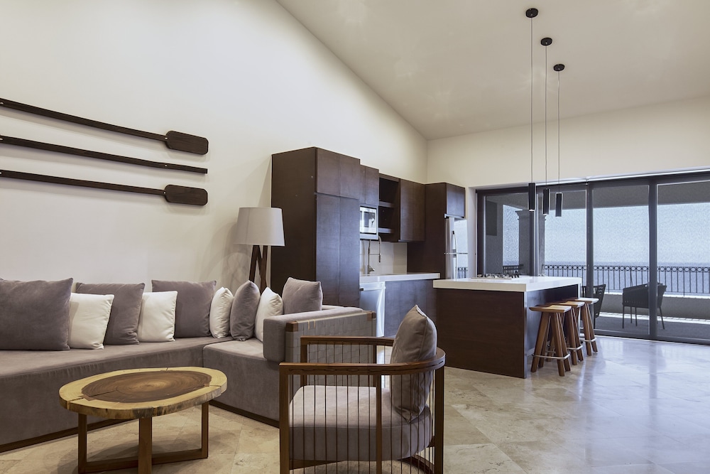 Room, 3 Bedrooms (Residence) - Photo 10