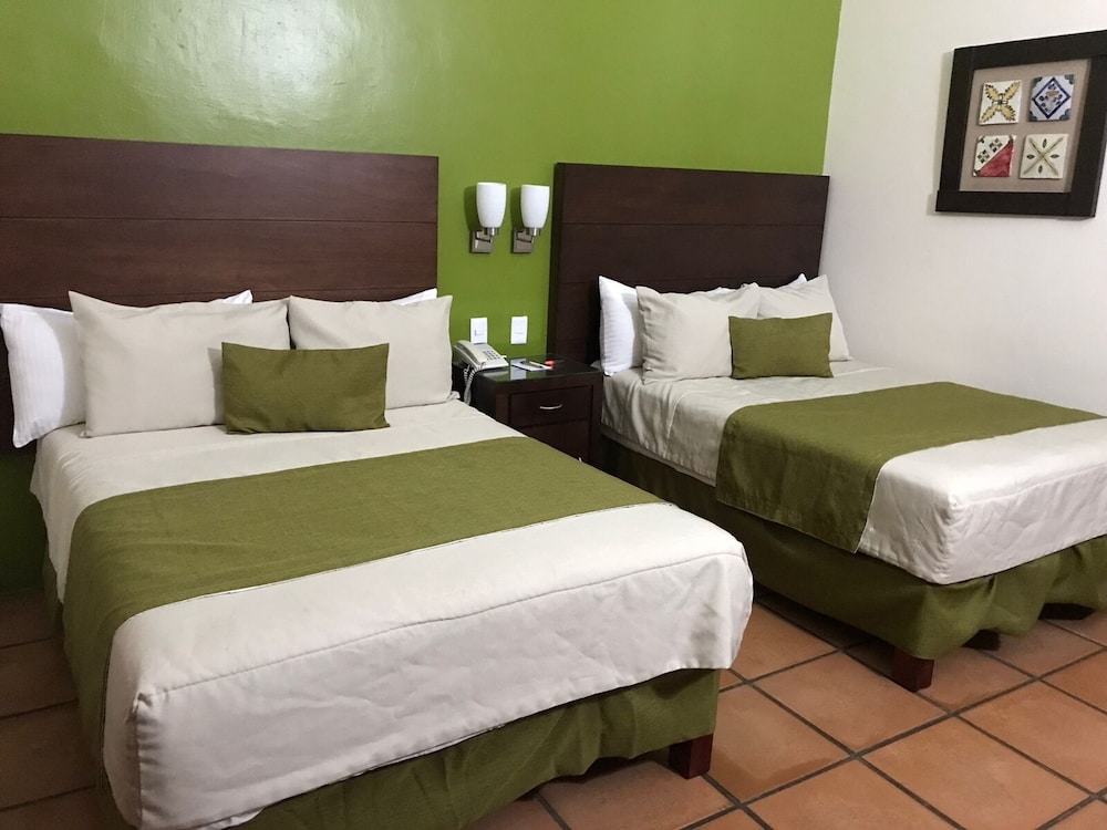 Basic Quadruple Room photo 2