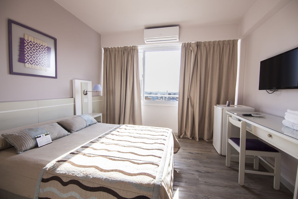 Standard Double Room, 1 King Bed, Non Smoking photo 2