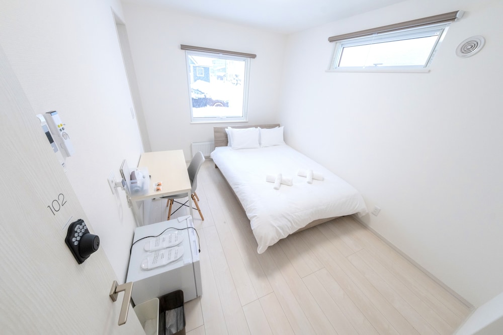 Standard Room, 1 Double Bed, Non Smoking, Private Bathroom - Photo 1
