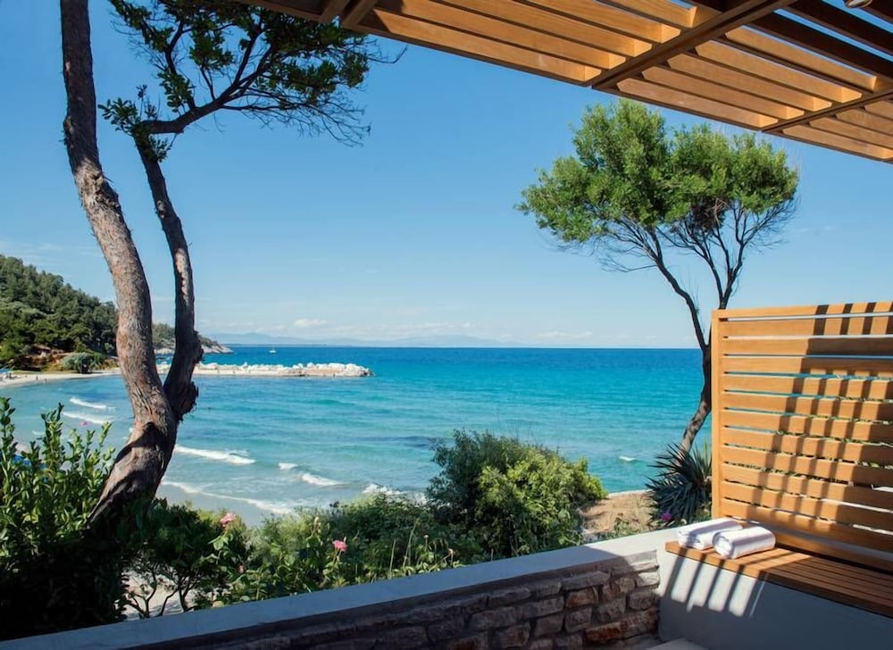 Deluxe Room, Beachfront photo 2