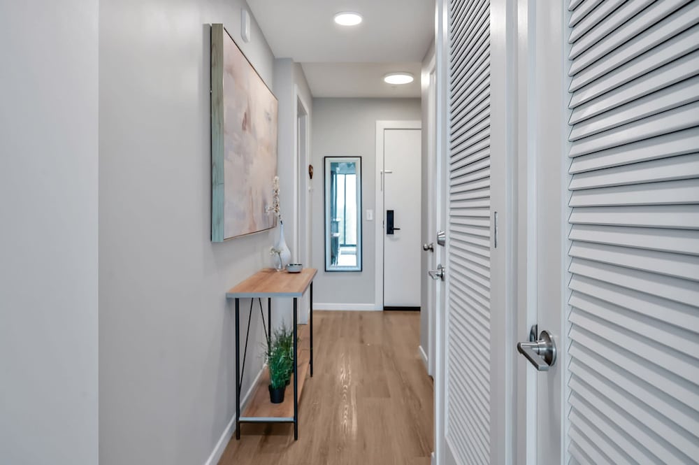 High-Rise Apt Raleigh Free Parking & Sunset View 2, Bilde 30