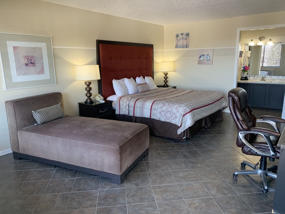 Standard Room, 1 King Bed - Photo 4