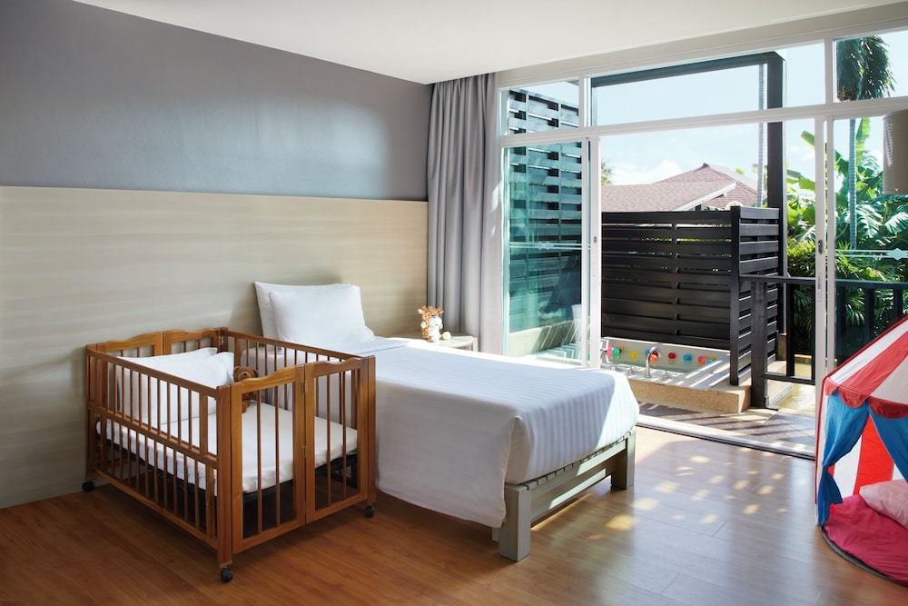 Deluxe Room, 1 King Bed with Sofa bed, Balcony (Family) - Photo 5