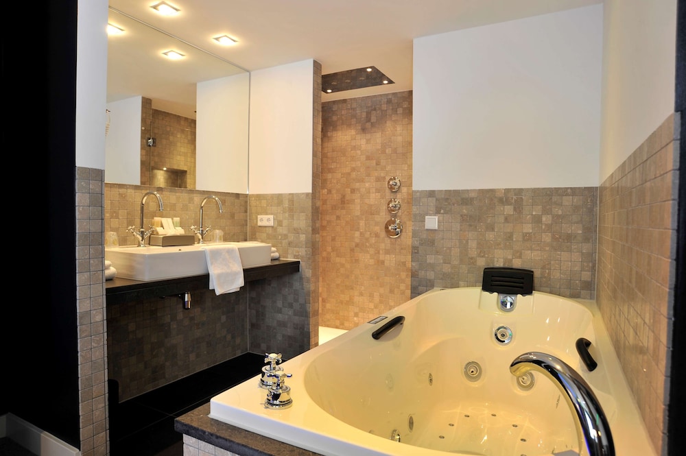 Superior Suite, Multiple Beds (Theme) - Photo 8