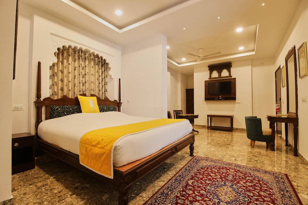 Royal Suite, 1 King Bed, Lake View - Photo 4