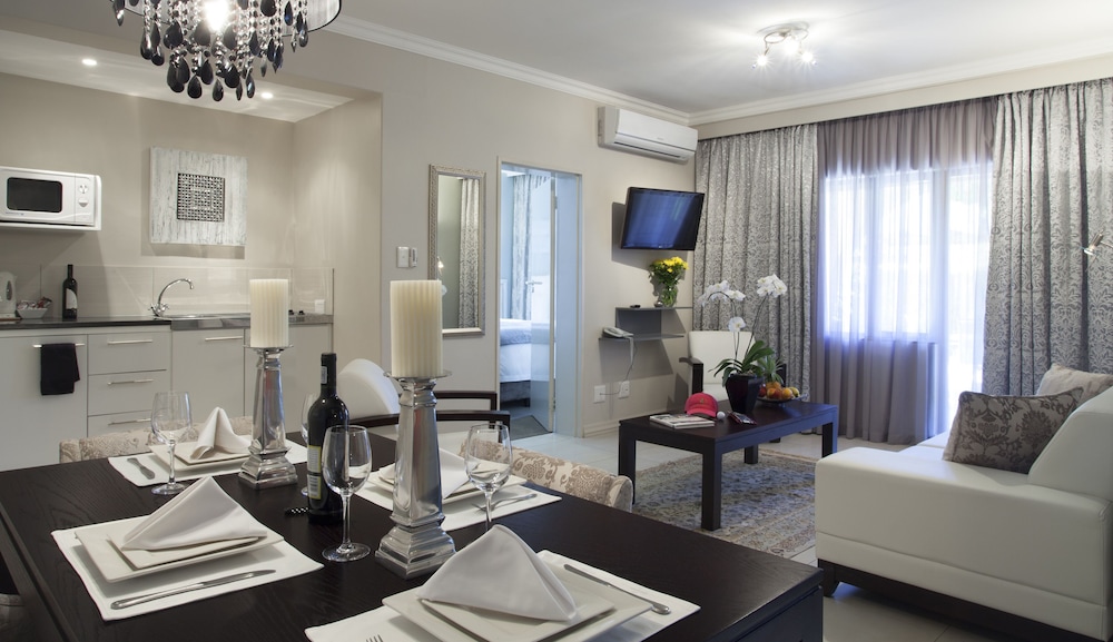 Apartment, 2 Bedrooms, Garden Area photo 2