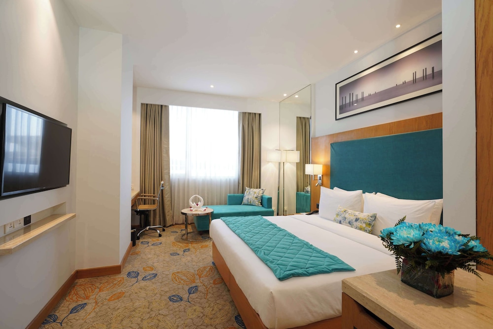 Premium Room, 1 King Bed, Non Smoking - Photo 1