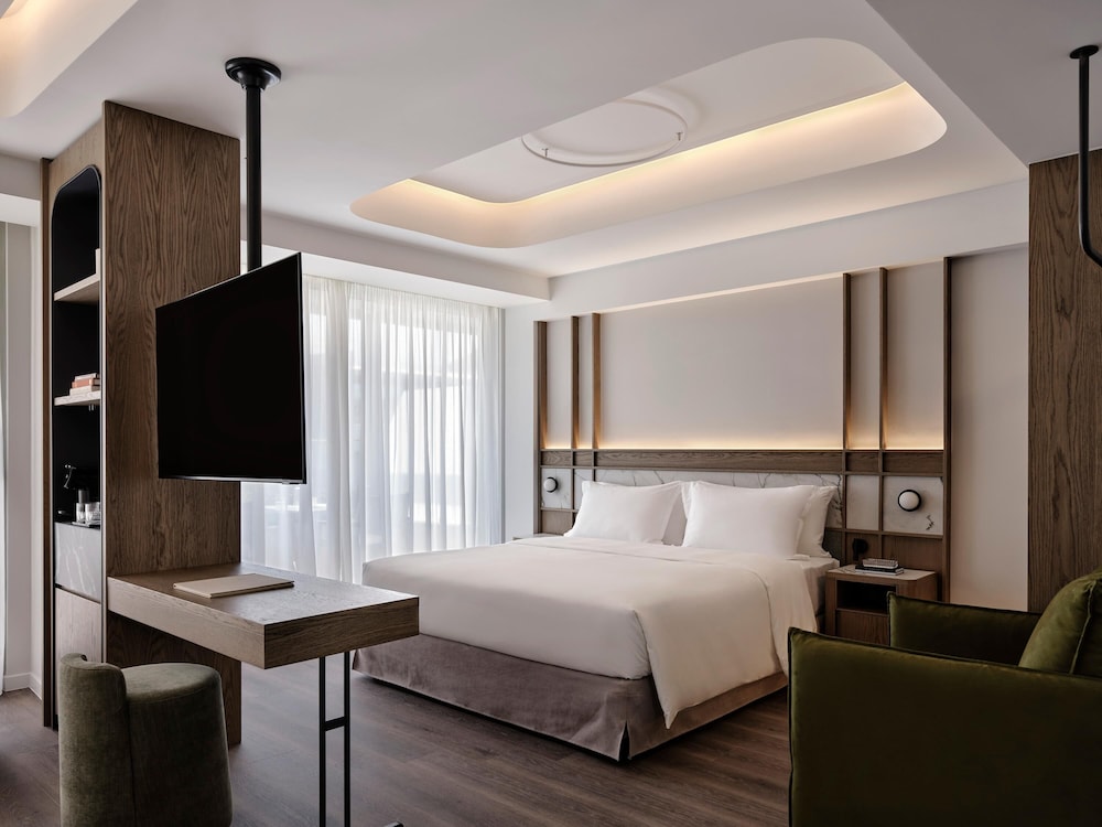 Active Suite - Photo 1