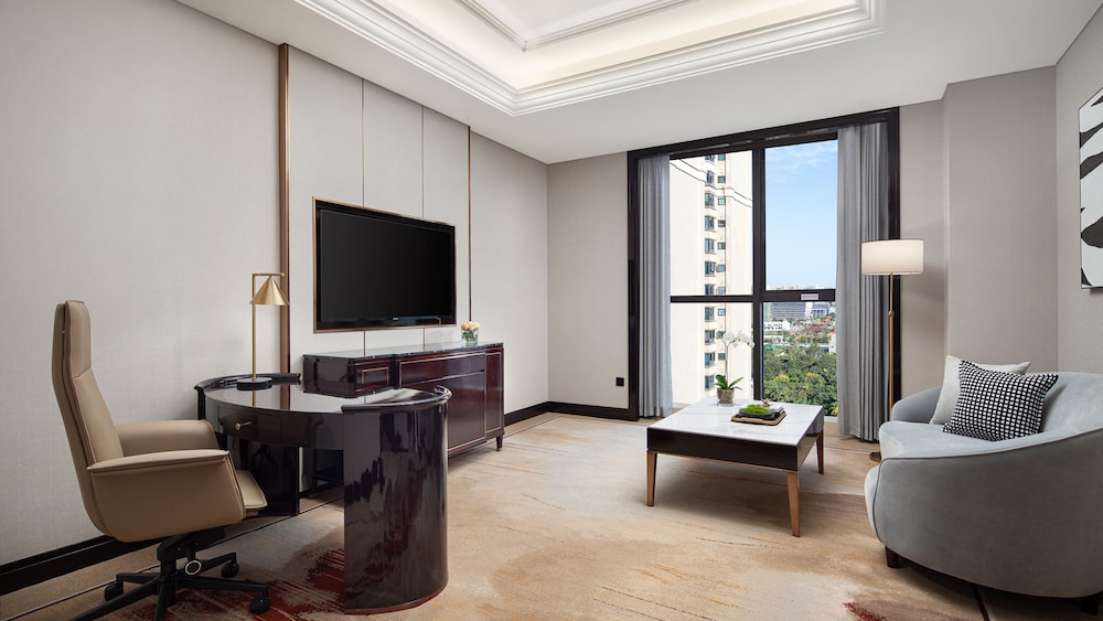 Crown One-Bedroom Suite