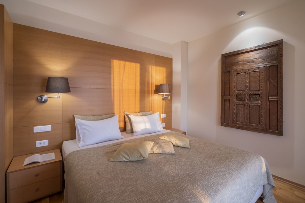 Executive Suite - Photo 4
